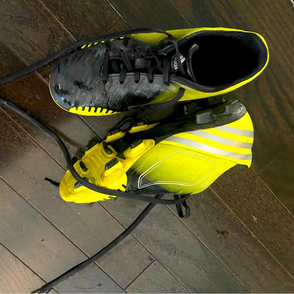 COPY - Girls Nike Soccer Cleats sz 2.5